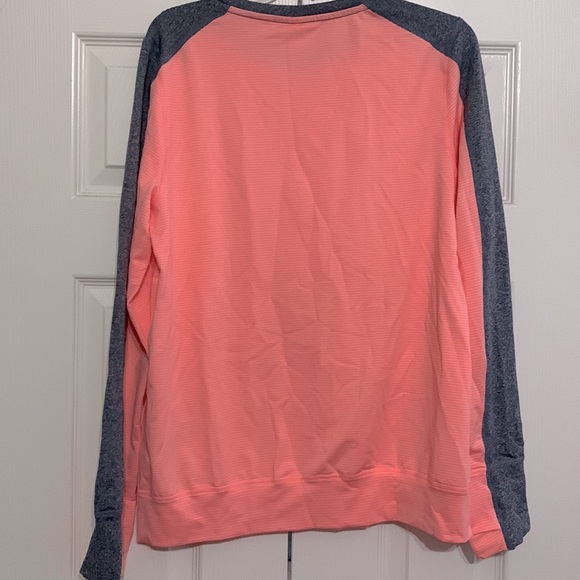 Under Armour long sleeve cold gear - Picture 2 of 3